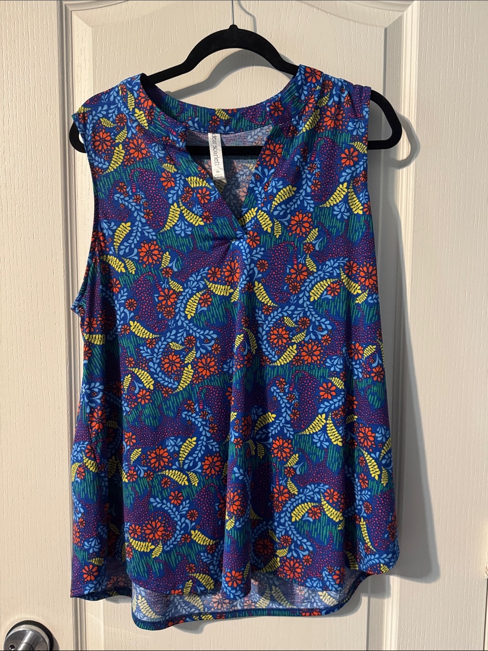Floral V-Neck Sleeveless Camisole in Blue